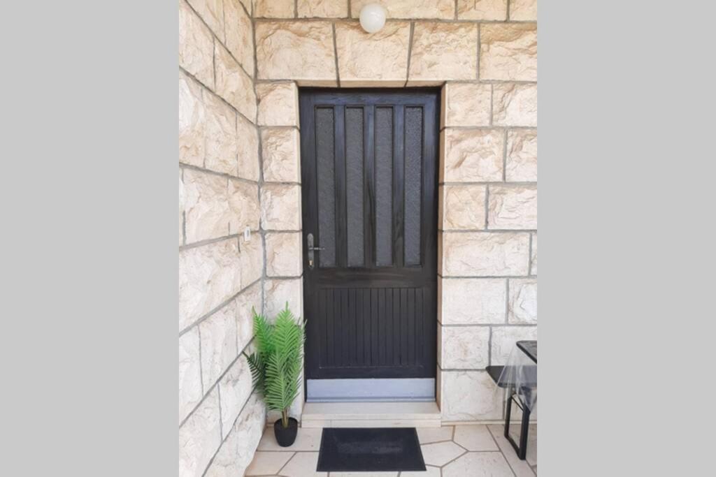 Giovanna - Spacious Lovely Apartment Supetar Exterior foto