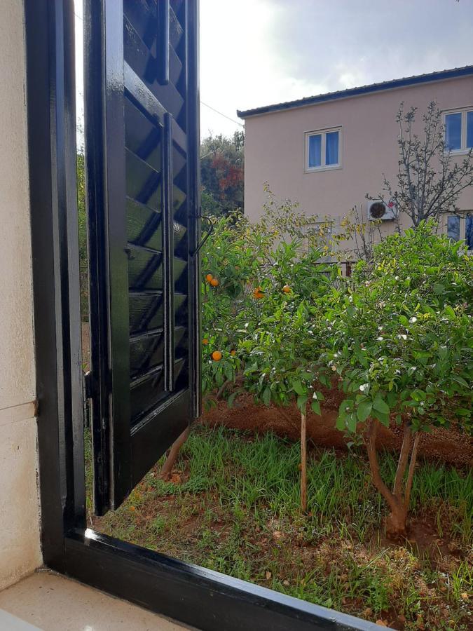 Giovanna - Spacious Lovely Apartment Supetar Exterior foto