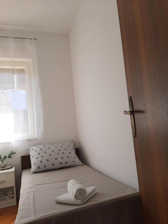 Giovanna - Spacious Lovely Apartment Supetar Exterior foto