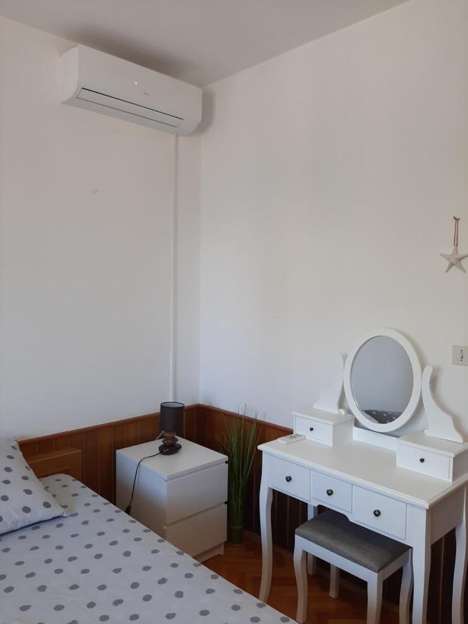 Giovanna - Spacious Lovely Apartment Supetar Exterior foto
