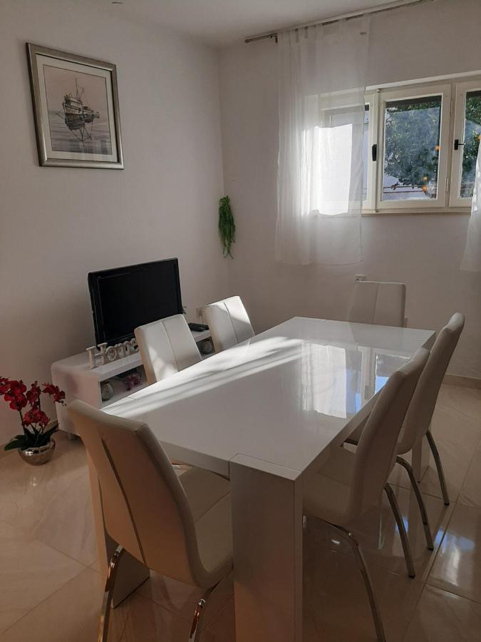 Giovanna - Spacious Lovely Apartment Supetar Exterior foto