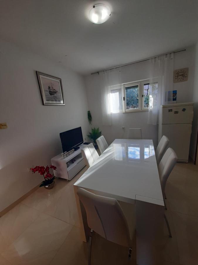 Giovanna - Spacious Lovely Apartment Supetar Exterior foto